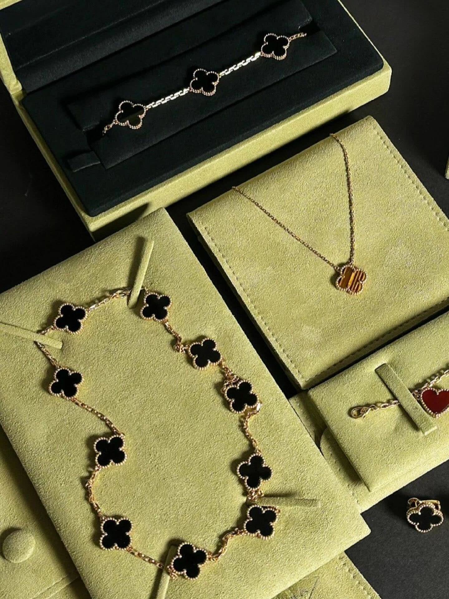Van Cleef & Arpels Vintage Alhambra Gold and Onyx Necklace
